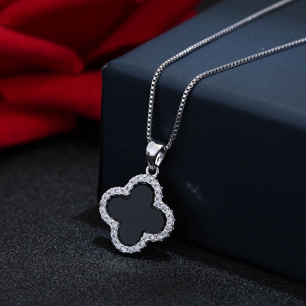 Clover Necklace